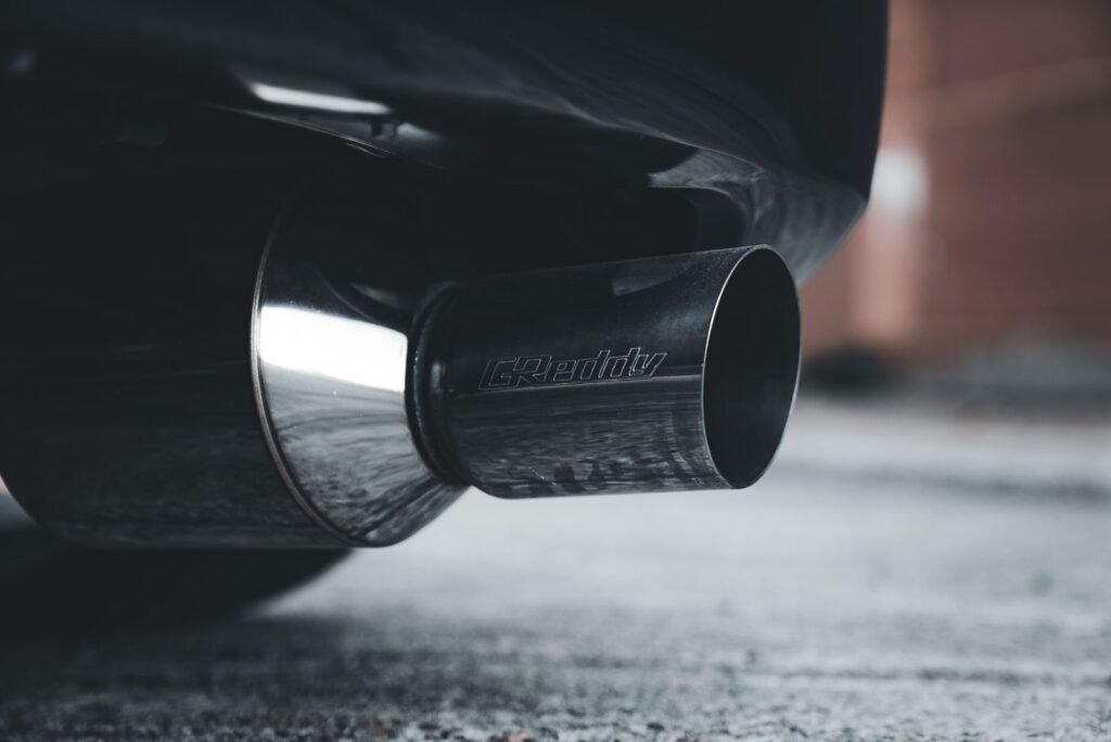 Tuyau d'échappement d'une voiture