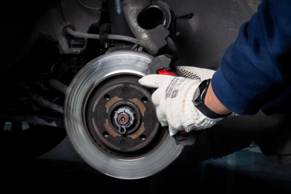 Entretien d'un disque de frein sur une voiture